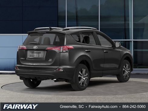 Used 2016 Toyota RAV4 LE FWD image 2