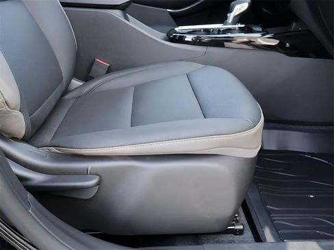 Used 2025 Chevrolet Trax ACTIV w/ Driver Confidence Package image 12