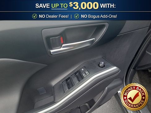 Used 2025 Toyota Highlander XLE AWD/4WD image 16
