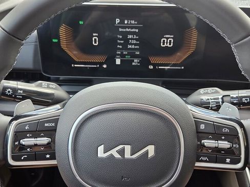 Used 2026 Kia Carnival EX image 23