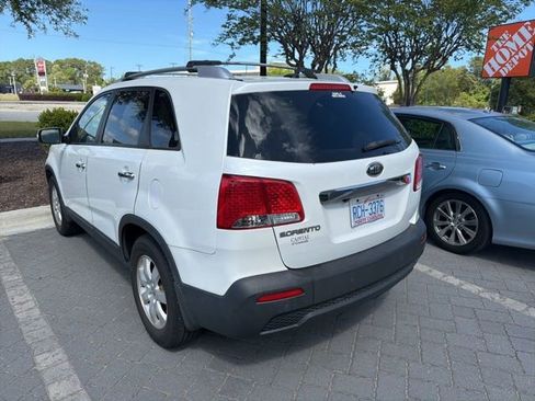 Used 2012 Kia Sorento LX w/ Convenience Pkg image 2