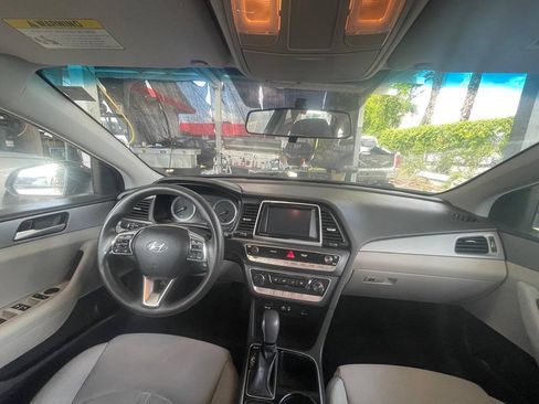 Used 2018 Hyundai Sonata SE w/ Cargo Package FWD image 5