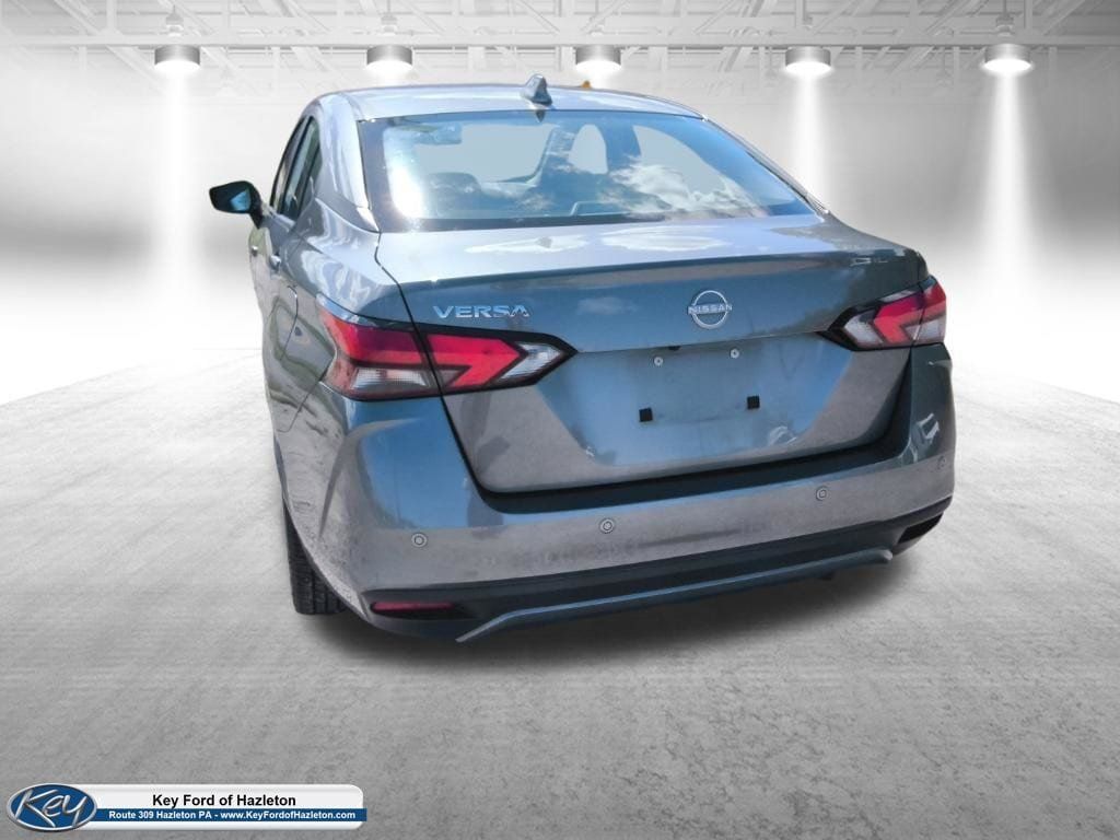 Used 2025 Nissan Versa SV FWD image 9