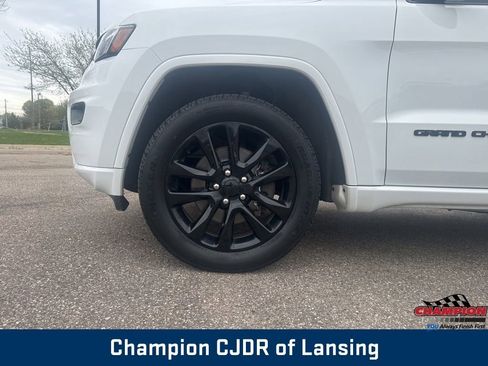 Used 2022 Jeep Grand Cherokee Laredo X AWD/4WD image 10