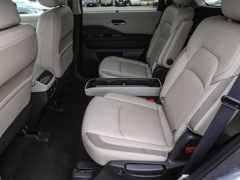 Certified 2024 Nissan Pathfinder SL w/ SL Premium Package image 16