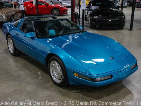 Used 1994 Chevrolet Corvette Coupe RWD image 10