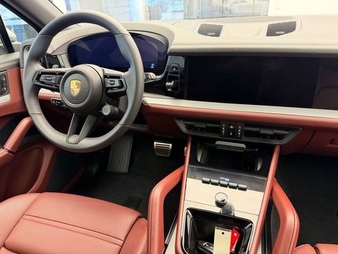 Used 2024 Porsche Cayenne S AWD/4WD image 13