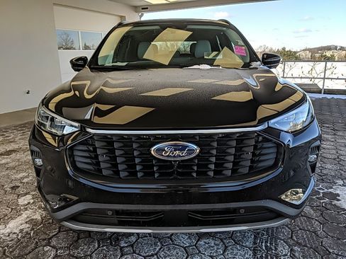 Used 2025 Ford Escape Platinum w/ Premium Technology Package image 2