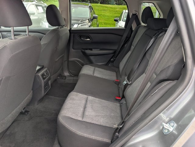 Used 2024 Nissan Rogue SV FWD image 15
