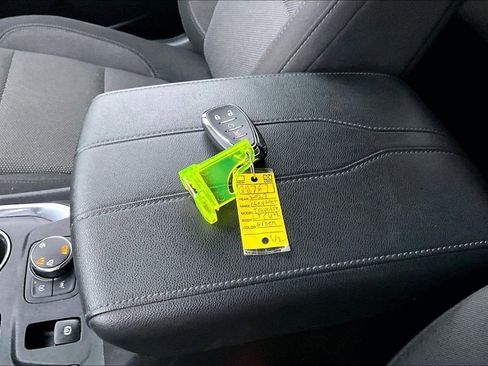 Certified 2023 Chevrolet Traverse LT image 35