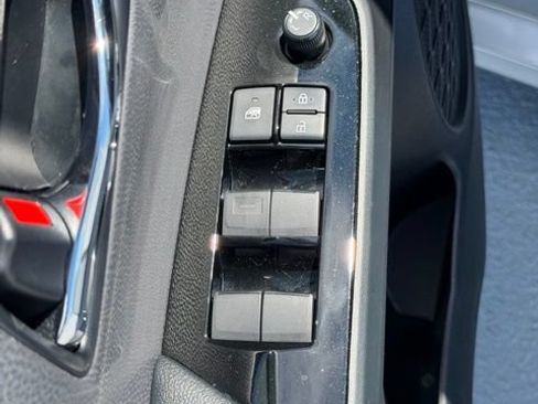 Certified 2022 Toyota Prius AWD image 22