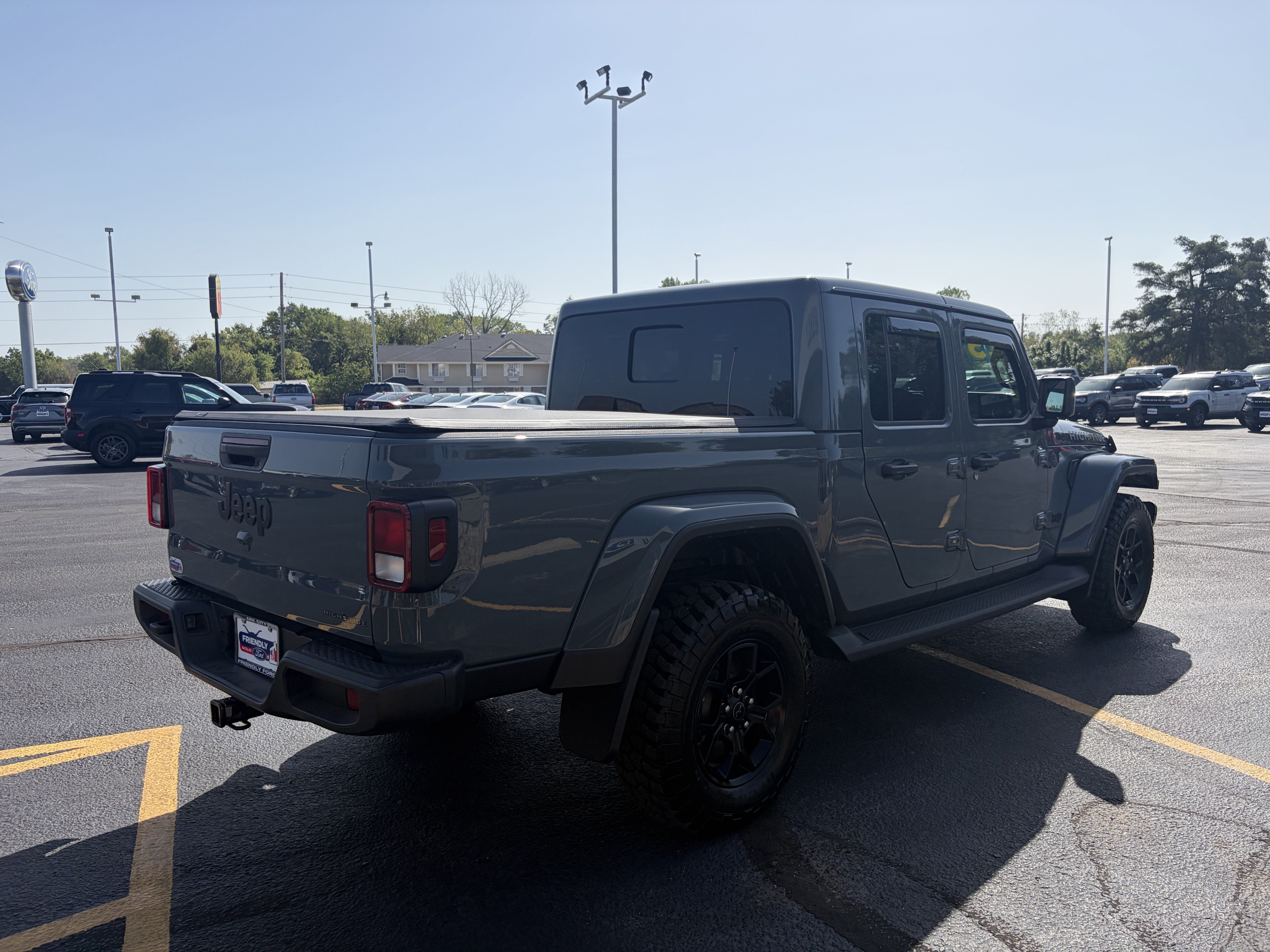 Used 2025 Jeep Gladiator Sport AWD/4WD image 7