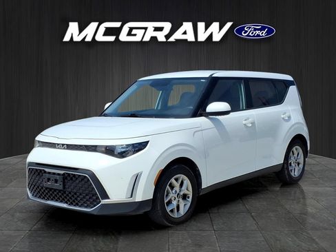 Used 2024 Kia Soul LX w/ Option Group 015 FWD image 1