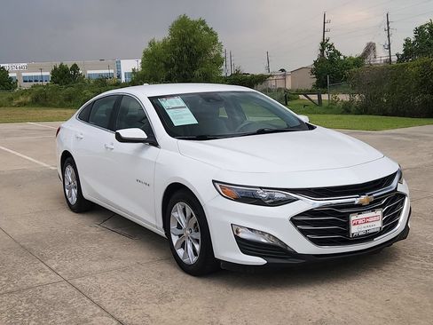 Used 2025 Chevrolet Malibu LT FWD image 3