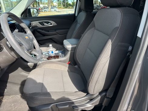 Used 2021 Chevrolet Traverse LS image 7