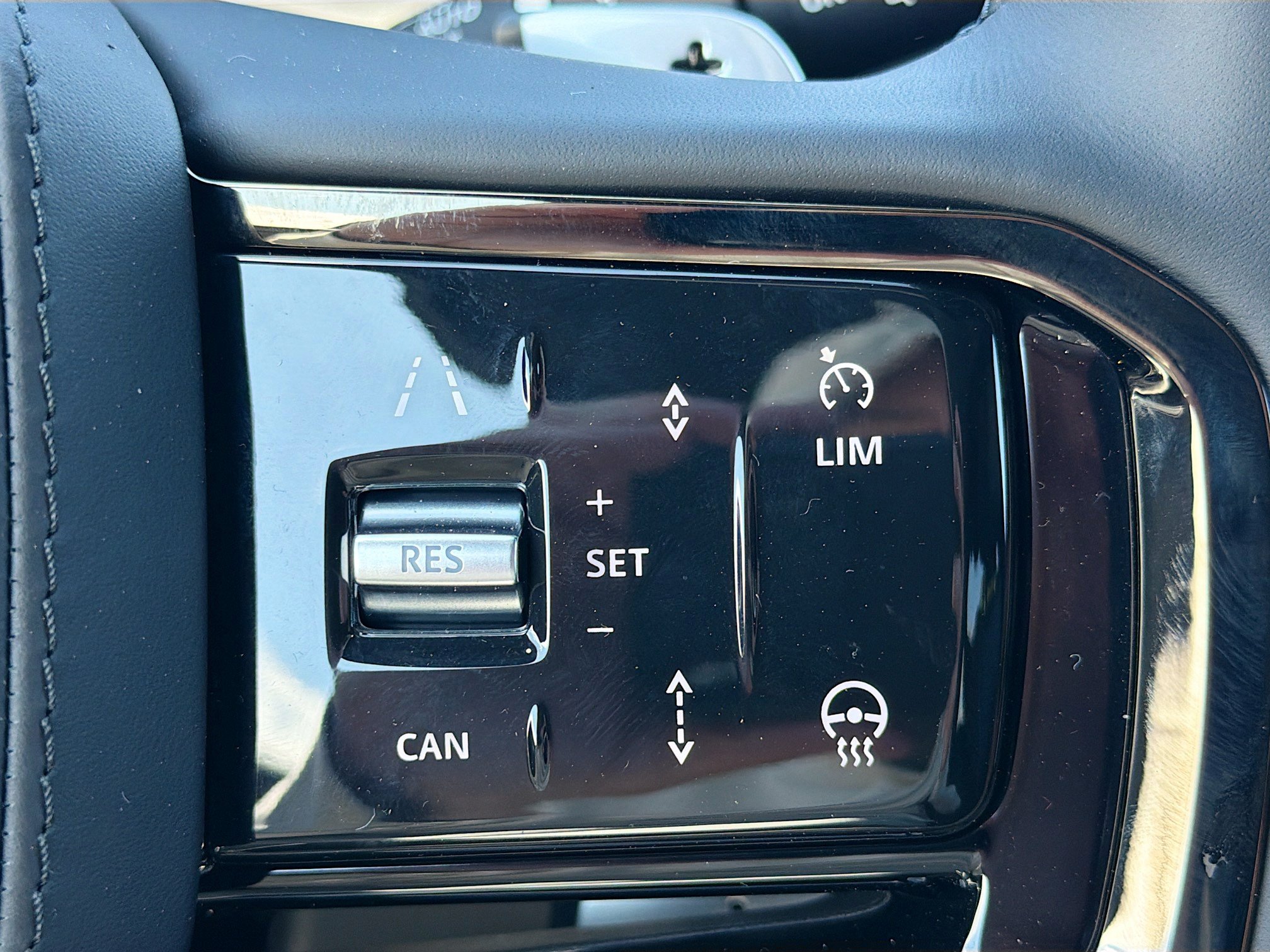 New 2026 Land Rover Range Rover Velar Dynamic SE AWD/4WD image 37