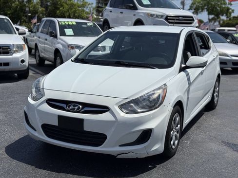 Used 2012 Hyundai Accent GS image 2