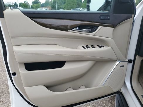 Used 2020 Cadillac Escalade 4WD image 24