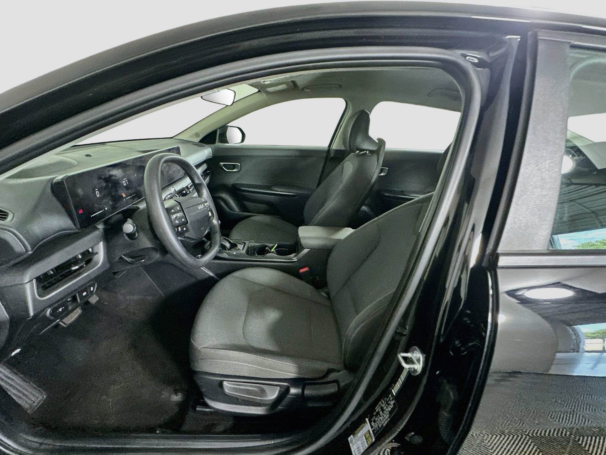 Used 2025 Kia K4 FWD image 13
