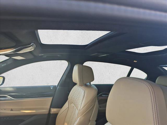 Used 2021 BMW 750i xDrive w/ M Sport Package AWD/4WD image 13