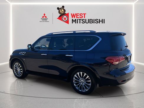 Used 2017 INFINITI QX80 4WD w/ Deluxe Technology Package image 3