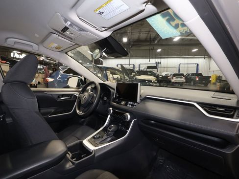 Used 2025 Toyota RAV4 XLE image 26