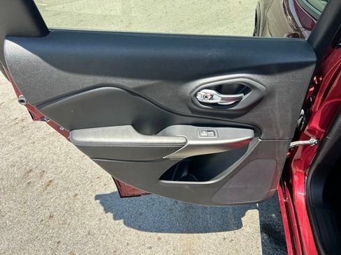 Used 2019 Jeep Cherokee High Altitude AWD/4WD image 25