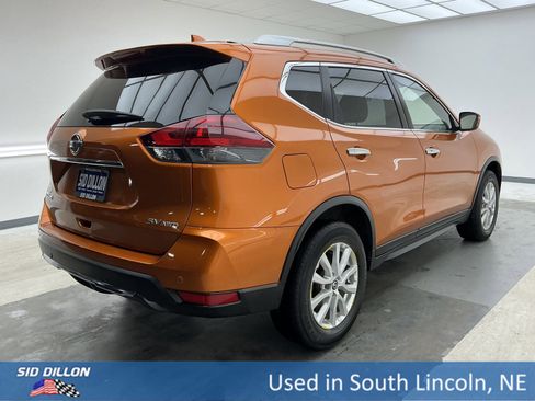 Used 2019 Nissan Rogue SV image 4