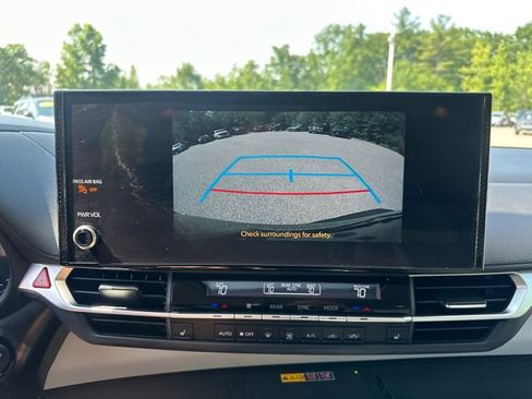 Used 2025 Toyota Sienna XLE w/ XLE Plus Package AWD/4WD image 36