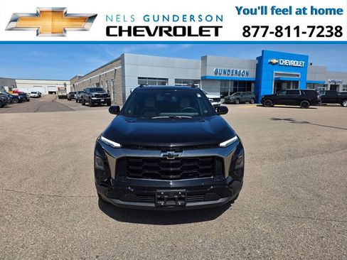 Used 2025 Chevrolet Equinox ACTIV AWD/4WD image 2