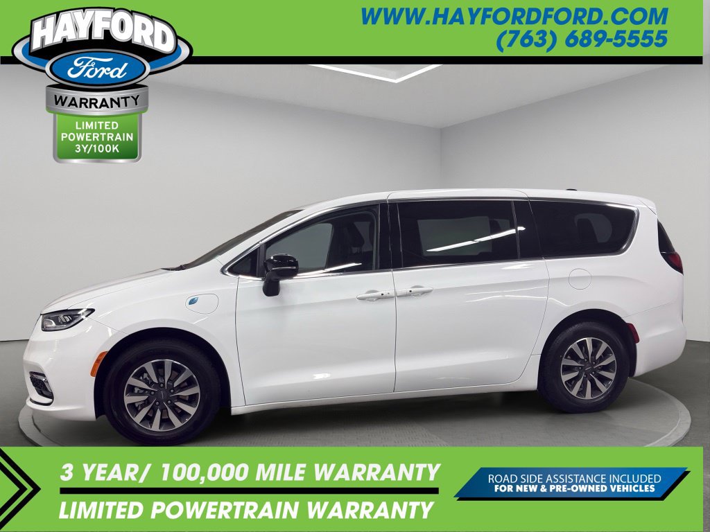 Used 2024 Chrysler Pacifica Limited FWD image 2