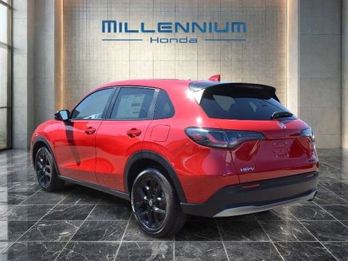 Used 2025 Honda HR-V Sport image 3