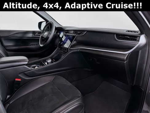 Used 2024 Jeep Grand Cherokee Altitude image 28