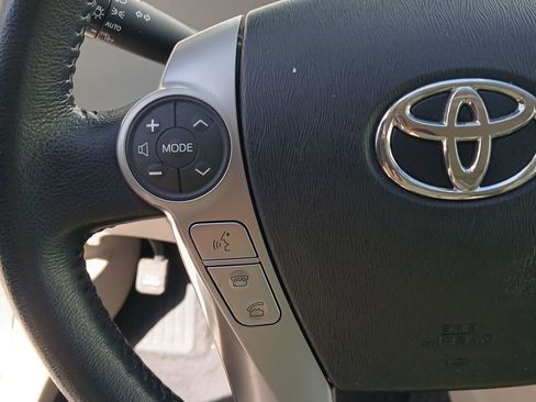 Used 2017 Toyota Prius V Four image 22