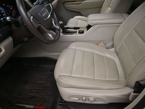Used 2019 GMC Acadia Denali w/ Technology Package FWD image 15