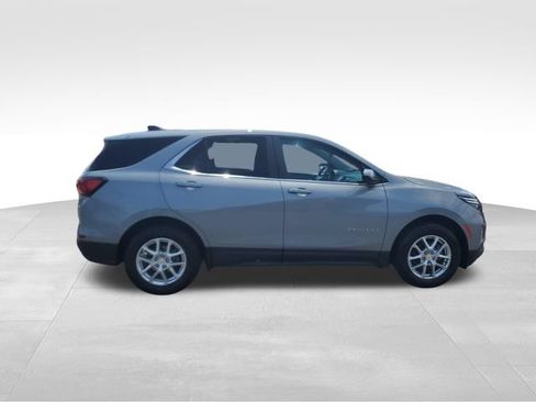 Used 2024 Chevrolet Equinox LT AWD/4WD image 3