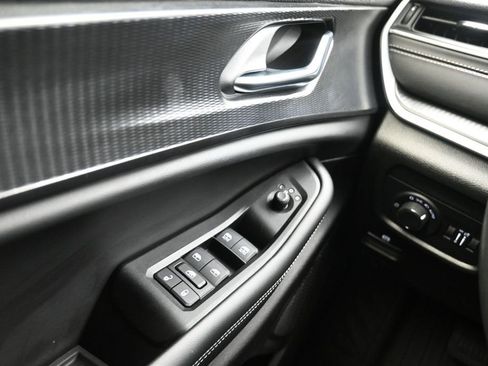 Used 2025 Jeep Grand Cherokee L Altitude RWD image 10