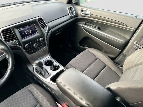 Used 2020 Jeep Grand Cherokee Laredo image 22