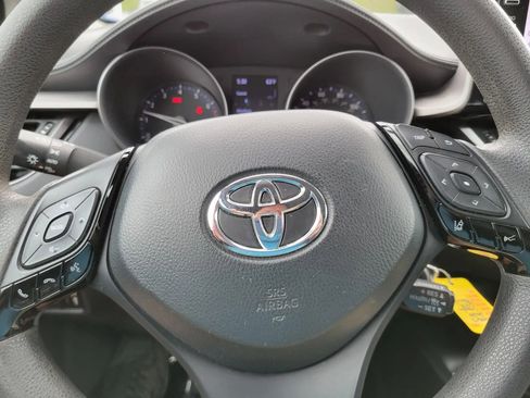 Used 2020 Toyota C-HR LE image 28