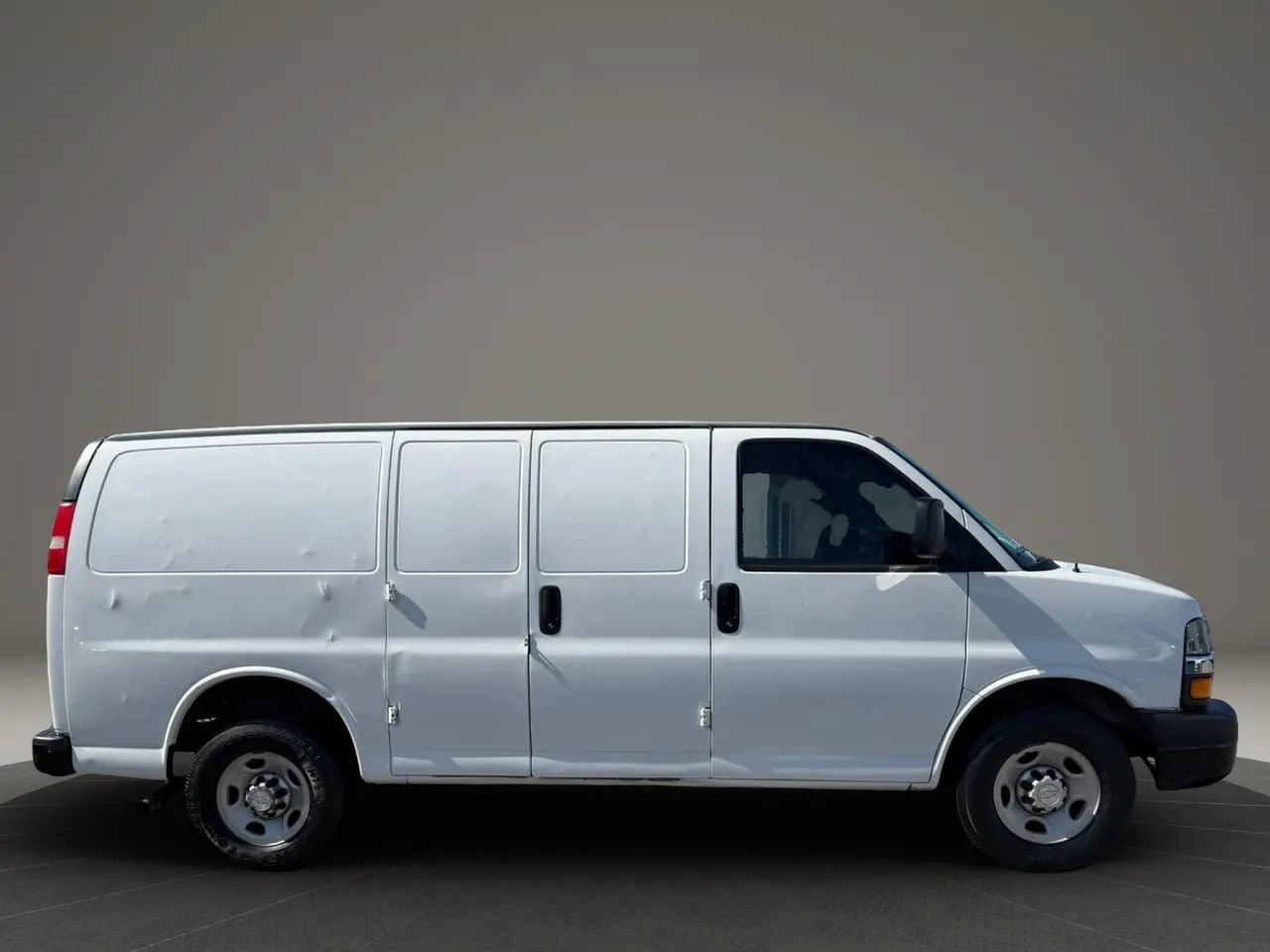 Used 2019 Chevrolet Express 2500 w/ Communications Package RWD image 2