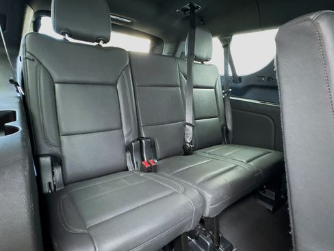 Used 2023 Chevrolet Suburban LT RWD image 19