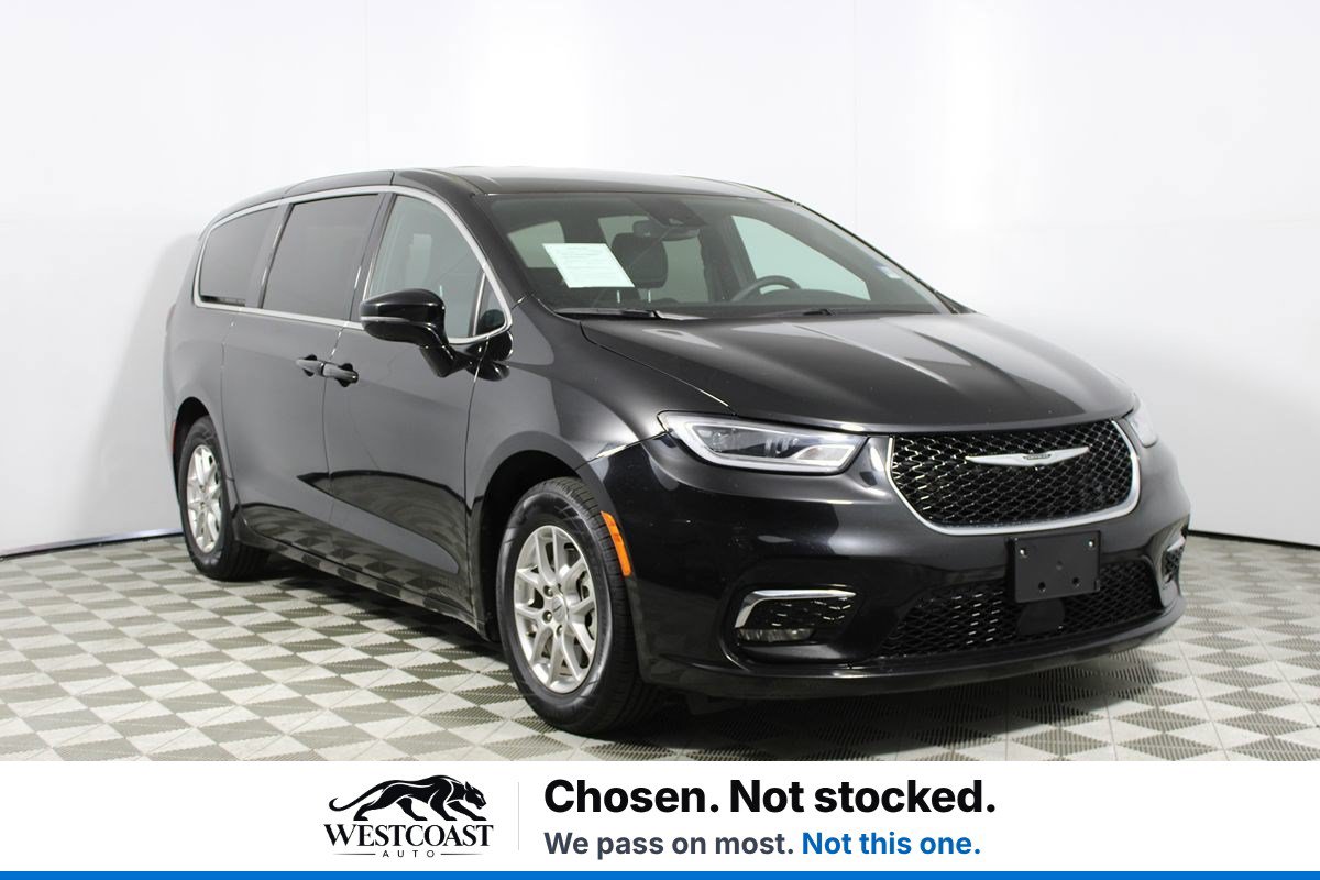 Used 2025 Chrysler Pacifica Select FWD image 1