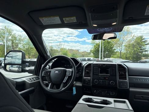 Used 2019 Ford F250 XLT w/ Snow Plow Prep Package AWD/4WD image 24