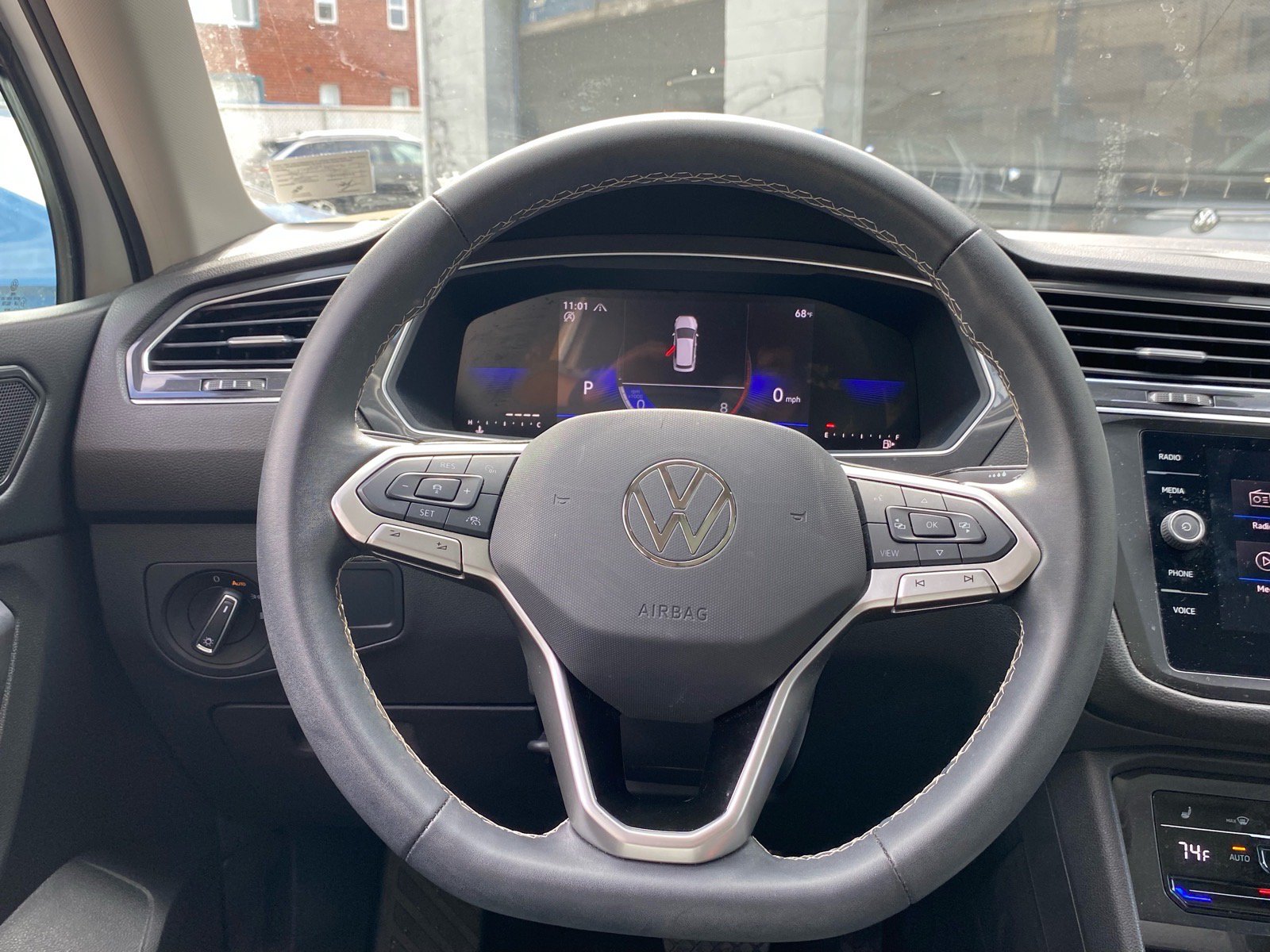 Certified 2024 Volkswagen Tiguan SE w/ Panoramic Sunroof Package AWD/4WD image 4