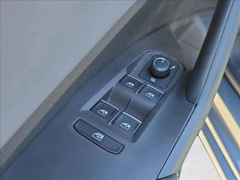 New 2026 Volkswagen Jetta SE image 9