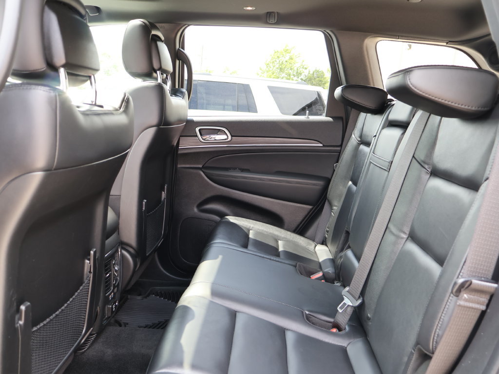 Used 2022 Jeep Grand Cherokee Limited w/ Tech Group AWD/4WD image 17