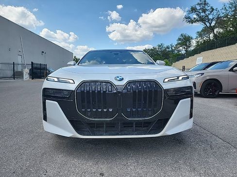 Certified 2025 BMW 760i xDrive w/ Luxury Rear Seating Package AWD/4WD image 5