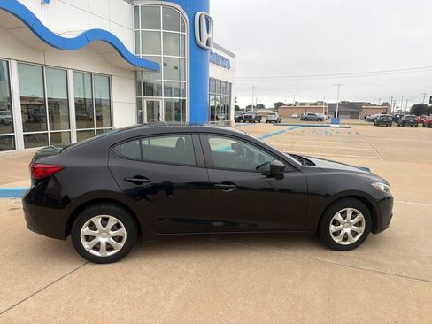 Used 2016 MAZDA MAZDA3 i Sport FWD image 10