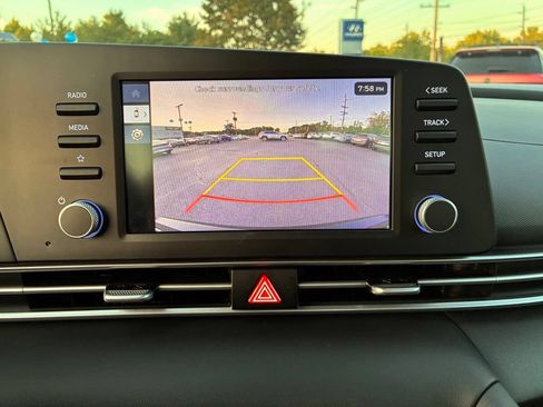 Used 2025 Hyundai Elantra SE FWD image 28