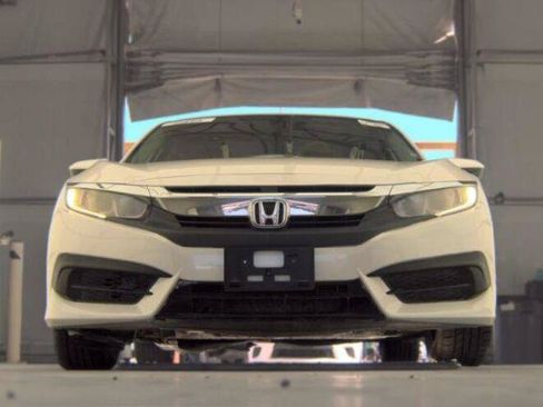 Used 2018 Honda Civic EX image 3